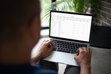 Bet Shah sportsbook on a laptop